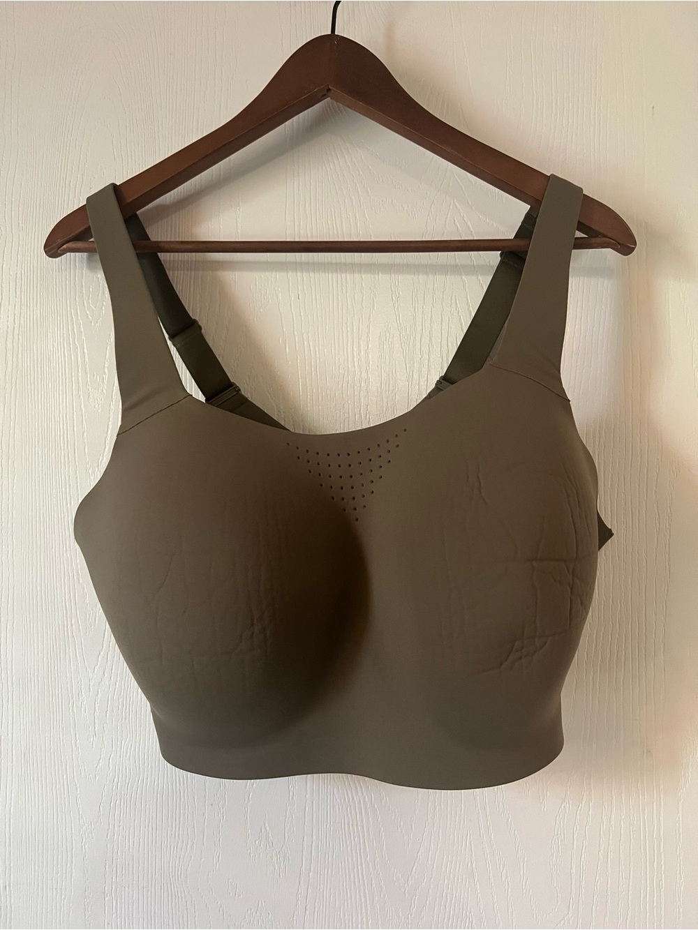 Victoria's Secret Sport Terra Olive Featherweight Max Wireless Sport Bra 42DD